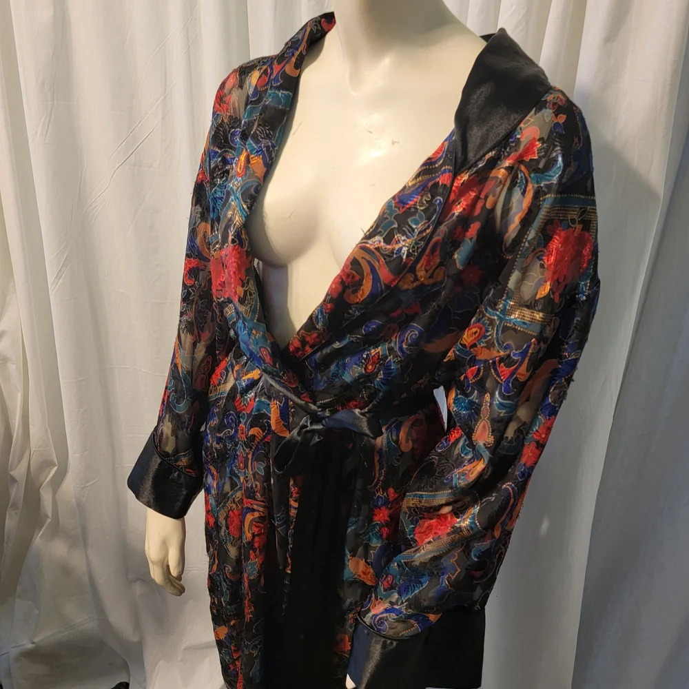 Victoria's Secret‎ Black and Red Paisley Robe